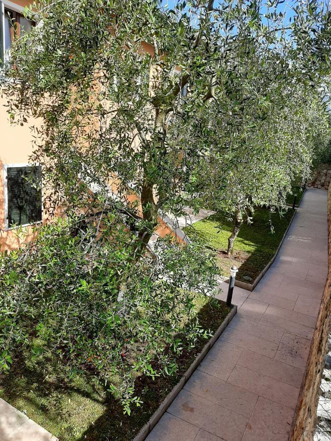 Appartamenti Elisabeth Brenzone sul Garda Exterior foto